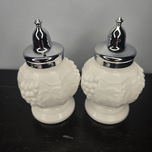 Vintage MCM Set of 2 Imperial Milk Glass Grape Pattern Salt & Pepper Shakers - Picture 2 of 16